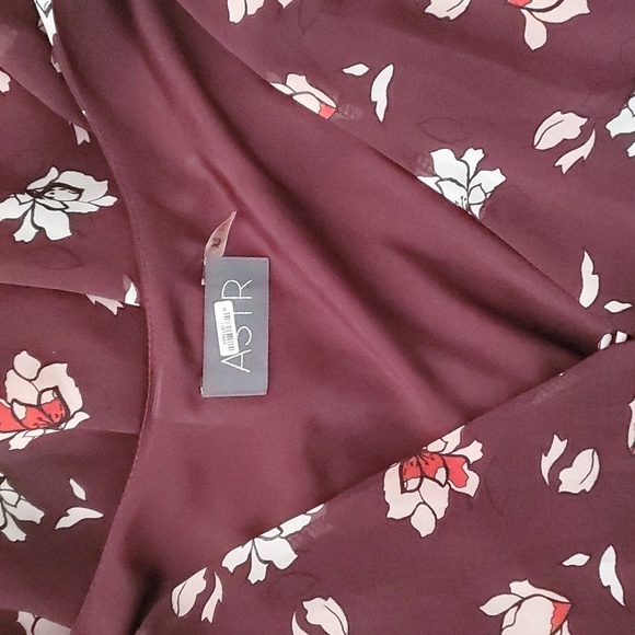 ASTR the Label Floral Romper in maroon size XS - Picture 6 of 6